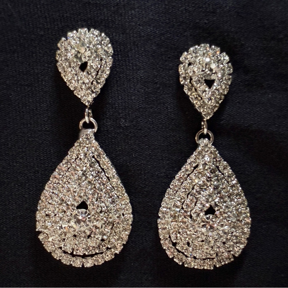 Sparkling Rhinestone Silvertone Teardrop Earrings - pierced
